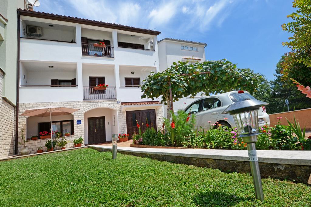 Apartments Palmic Poreč Buitenkant foto